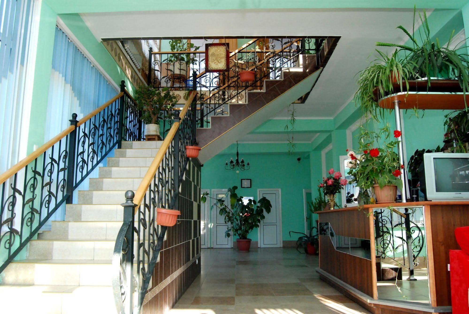 Madanur Hotel Karakol Exteriör bild