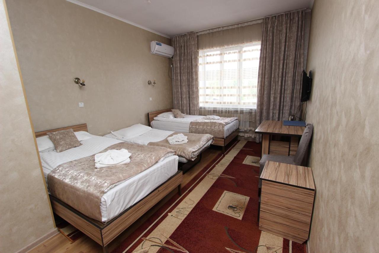 Madanur Hotel Karakol Exteriör bild